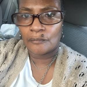 Meet your Posher, Roxanne